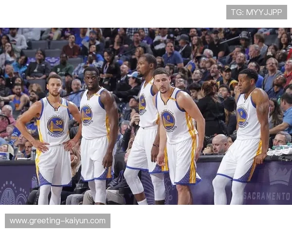 勇士队全力备战季后赛 詹姆斯与库里对决引爆球迷期待 勇士队全力备战季后赛 詹姆斯与库里对决引爆球迷期待