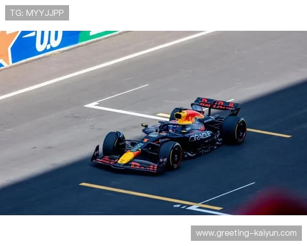 F1赛季激战正酣 红牛车队再夺冠军 赛道内外精彩纷呈